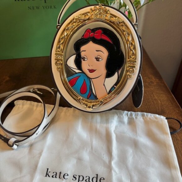 Kate Spade x Disney New York Snow White 3D Mirror Crossbody Purse - SOLD OUT - Picture 2 of 9